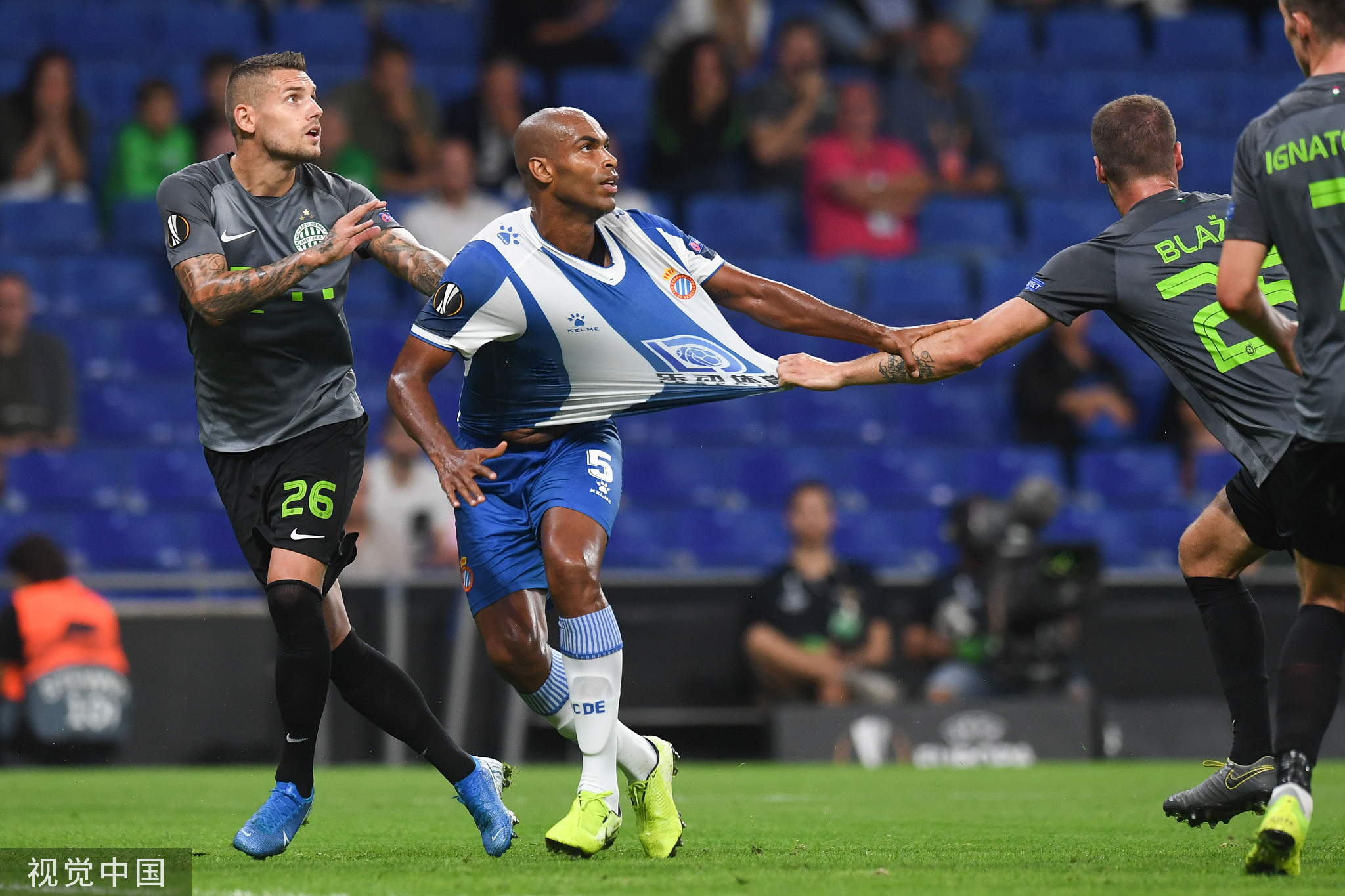 爱游戏APP-包含欧联倒计时；山东男篮今夜止住颓势；细节引发关注；底气十足；临场指挥获称赞的词条