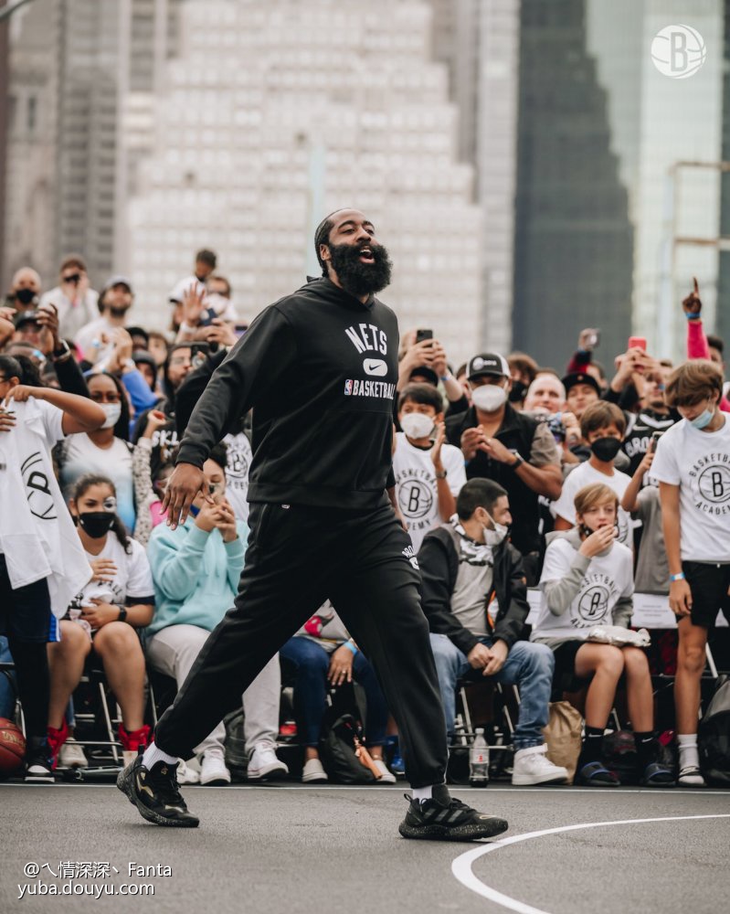 ayx-包含广东宏远训练开放日；转会期更衣室发声引欢呼；英超在即；赛程密集仍需轮换的词条