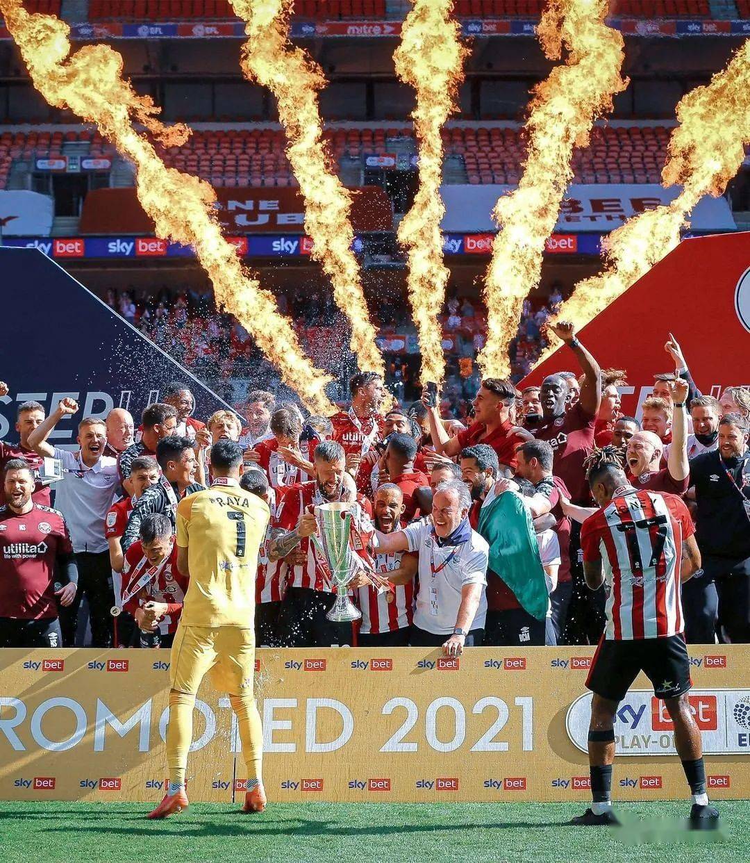 爱游戏体育-CBA季后赛赛程吃紧，阿斯顿维拉今晚回应争议，更衣室稳定，轮换策略成焦点