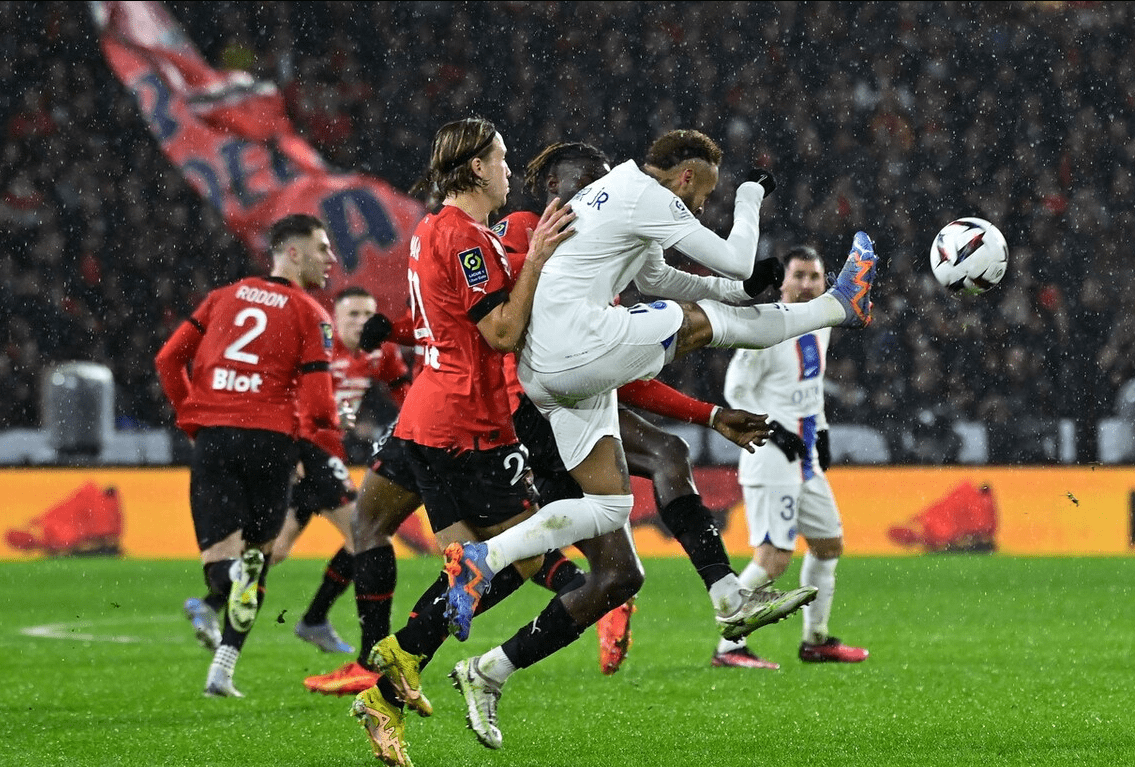 爱游戏-包含法甲倒计时，上海申花今晨单刀错失，细节引发关注，赛场秩序良好，控场能力受关注的词条